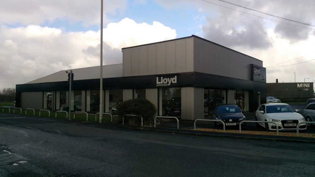 LLoyds showroom installation Greenwich